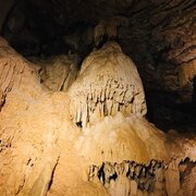 Dans les grottes