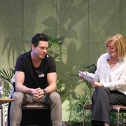 Kevin Lötscher et Maud Righi Deux personnes discutant ensemble