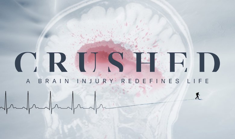 Röntgenbild eines Kopfes mit einer rot eingefärbten Gehirnpartie. Text: "CRUSHED: A brain injury redefines life"