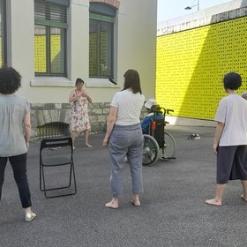 Qi gong Personnes en train de faire du qi gong