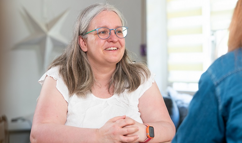 Katrin F. Katrin F. parle à une autre personne