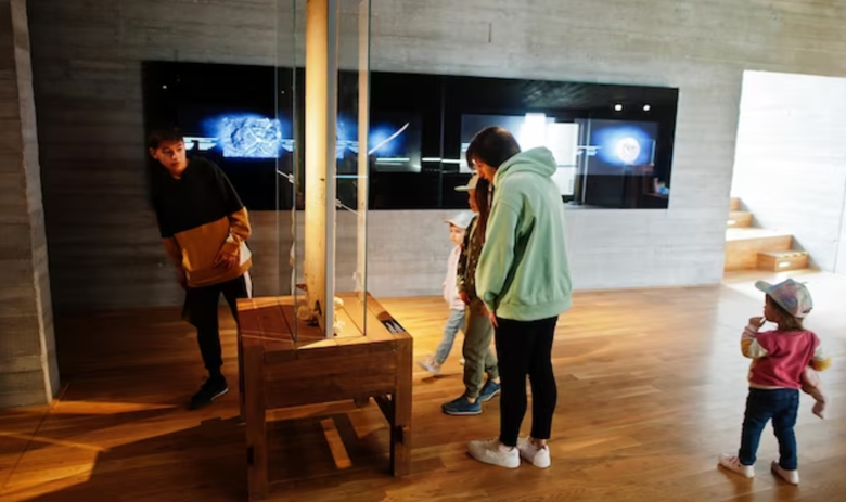 Activités sensorielles Personnes dans un musée